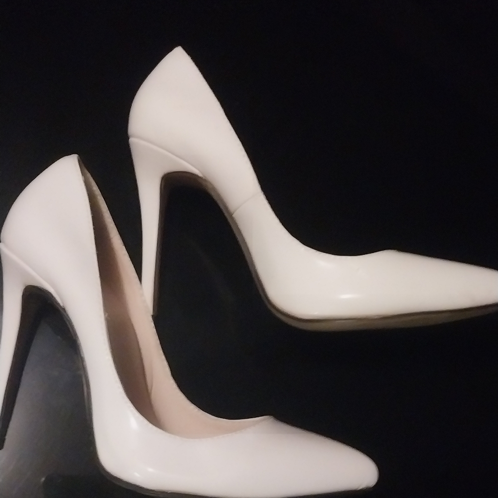 Heels - Picture 4 of 4